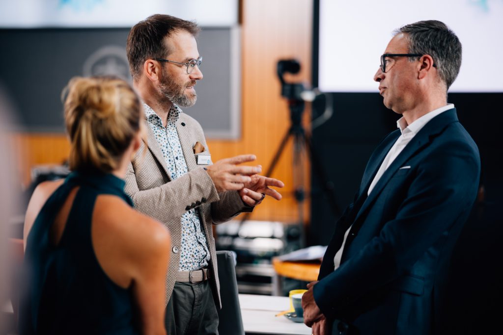 Respekt und Persönlichkeit Team Training und Farbpsychologie Menschenkenntnis Zusammenarbeit kommunikation honig und blau Institut